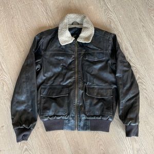 Men’s Jacket in excellent condition. Perfect for gal weather.